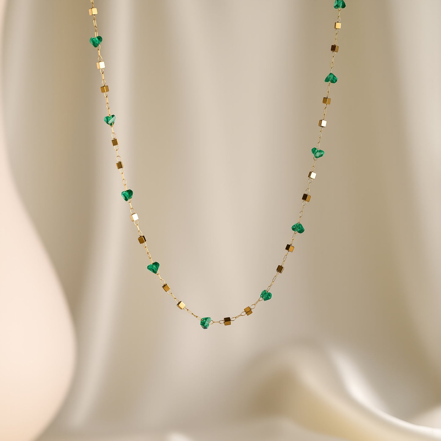 Collier Géométrique Pierre Naturelle – Acier au Titane Minimaliste