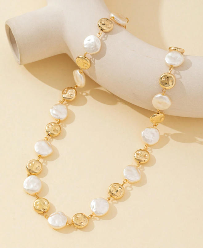 Collier de Perles Baroques à Pampilles – Élégance Rétro