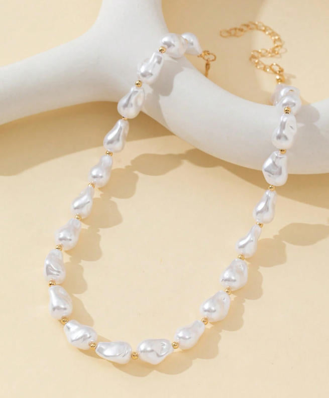 Collier de Perles Baroques à Pampilles – Élégance Rétro