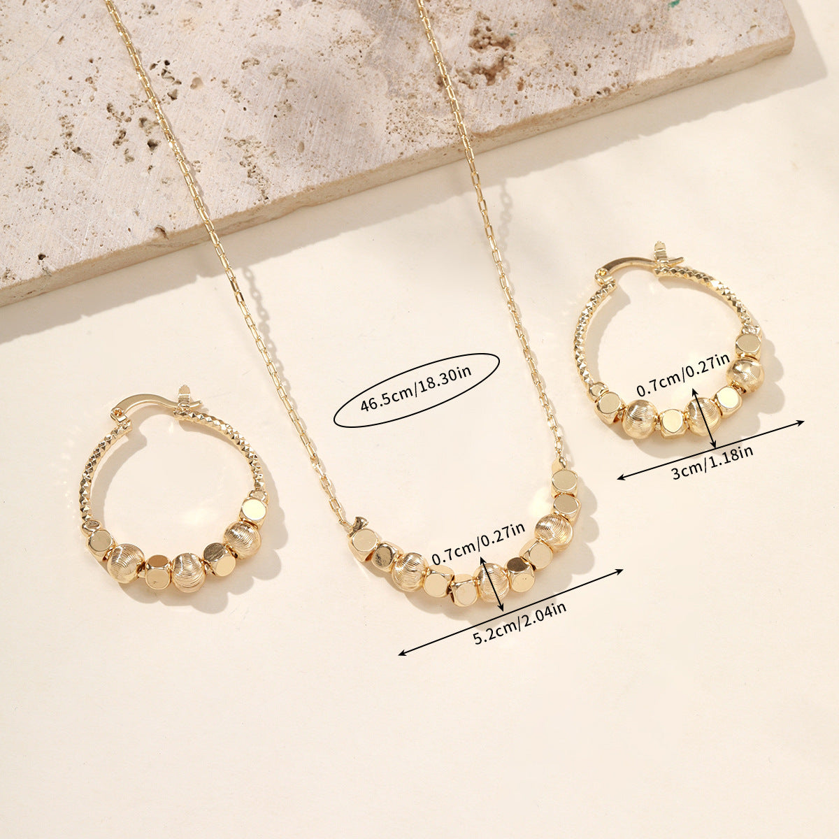 Ensemble collier et boucles d'oreilles rétro à perles carrées