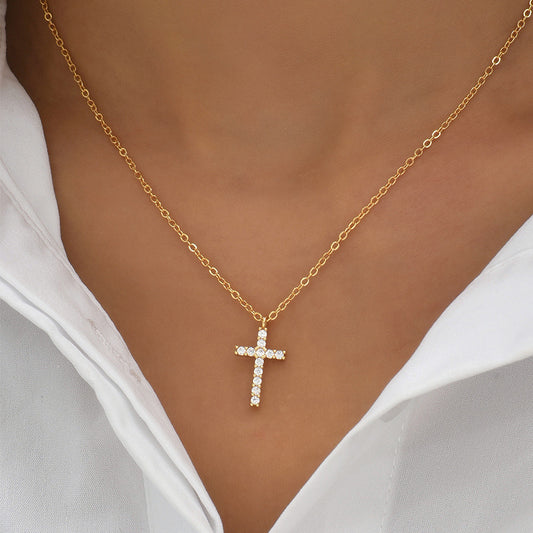 Collier en alliage avec pendentif croix en zircon