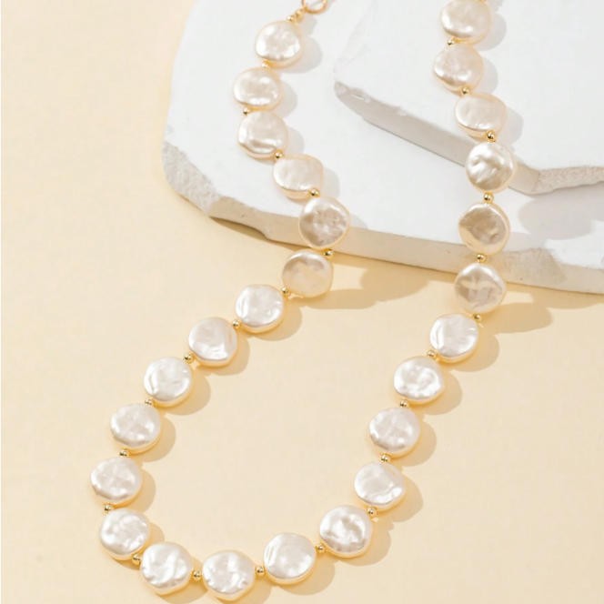 Collier de Perles Baroques à Pampilles – Élégance Rétro